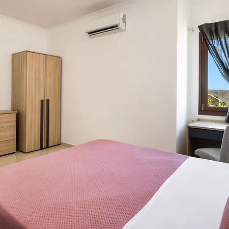 Santorinn Hotel *