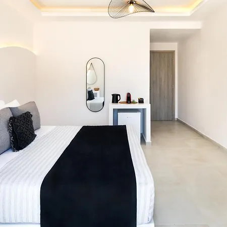 Santorinn Hotel *